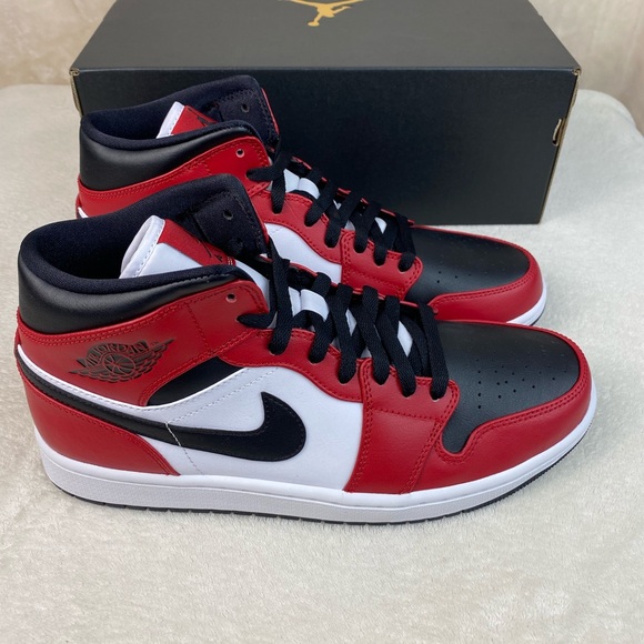 Nike Air Jordan 1 Mid Chicago Black Toe - Picture 6 of 7